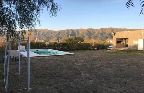 Bialet Massé Casa | Alquiler temporal casa Bialet Masse con pileta, cancha de fútbol, mesa de pool y ping pong