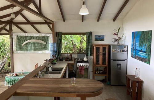 Puerto Jiménez Casa | NUEVO HOGAR EN LA PLAYA EN LA SELVA. Surf, cascada, yoga, restaurantes cercanos.