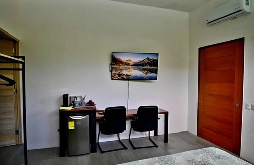 Ostional Cama Y Desayuno | Alta mira Habitación Moderna (pet friendly)