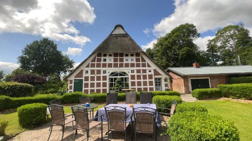 Hemmoor Casa | Altes Landhaus Oste mit Grünkohltour & Bossel-Wochenende