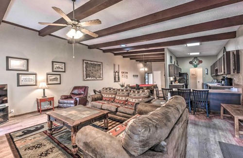 Alto Apartamento | Alto Condo with Deck 2 Mi to Ruidoso Winter Park!