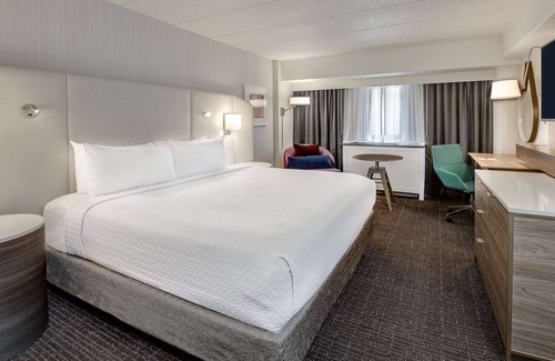 Downtown Columbus Hotel | Always a Great Idea To Unwind! Close to Columbus Museum of Art, Pet-Friendly!
