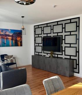 Elgersweier Apartamento | AMAO Pearl - Rollstuhlgerechte Suite - 94 qm - Balkon & Tiefgarage - Aufzug - Nähe Messe - bis 10 Pers 2Whg