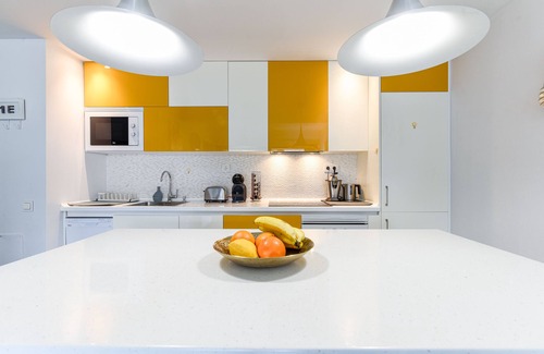 Villaverde Apartamento | APARTAMENTO AMARILLO Vv - JACUZZI, AIRE ACONDICIONADO-SUPERHOST Vv APARTMENTS SL