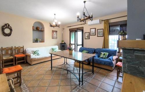 Villanueva del Rey Casa | Amazing Home In Villanueva Del Rey