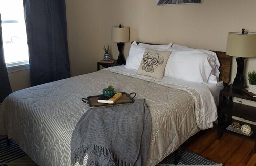 Cuyahoga Falls Casa | Amazing 2 Bd Perfect for Traveling Professionals