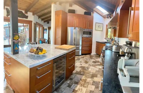 Sleepy Hollow Casa | Amazing 3 Bedroom House with Pool and Hot Tub