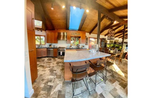 Sleepy Hollow Casa | Amazing 3 Bedroom House with Pool and Hot Tub