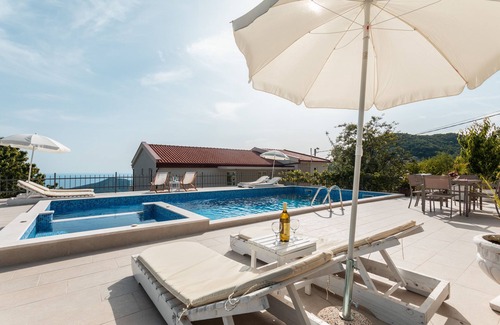 Lapcici Villa | Amazing 3 bedroom home w/ pool in Budva