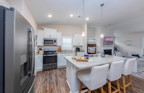 New Bern Casa | Amazing 3 BR Home | Mins to DT | Pet friendly