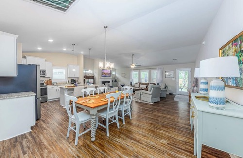 New Bern Casa | Amazing 3 BR Home | Mins to DT | Pet friendly