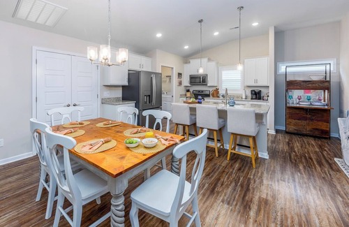 New Bern Casa | Amazing 3 BR Home | Mins to DT | Pet friendly