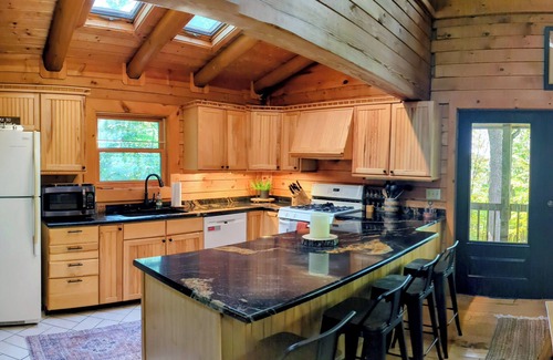 Slaty Fork Cabina | Amazing Views! 5-bedroom cabin only 5 miles from Snowshoe Village