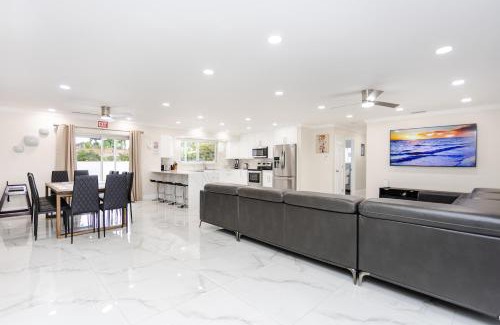 Hollywood Hills Casa | Amazing 5BR Villa Heated Pool near Hard Rock