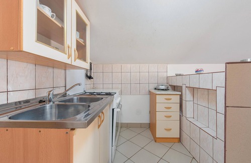 Ribarica Apartamento | Amazing apartment in Cesarica with kitchen