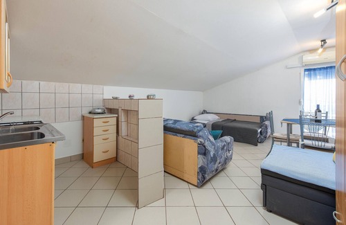 Ribarica Apartamento | Amazing apartment in Cesarica with kitchen