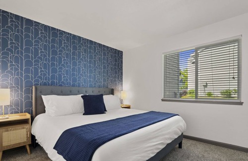 Folsom Apartamento | Amazing apartment with all the amenities in the heart of Folsom! Pet Friendly!