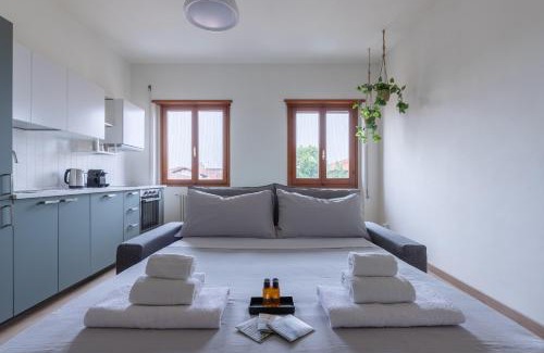 Prato Apartamento | Amazing Apt Free Private Parking 18 min by train to Florence