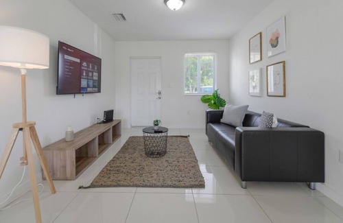 Gladeview Casa | Amazing Brand New Duplex 3 Bedrooms/2 bathrooms