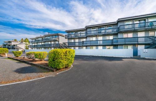 Birch Bay Apartamento | Amazing Condo with King Bed & Hot Tub 101