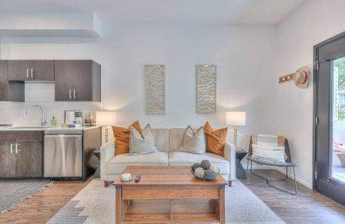 Edgehill Casa | Amazing Downtown Condo W Pool And Free Parking