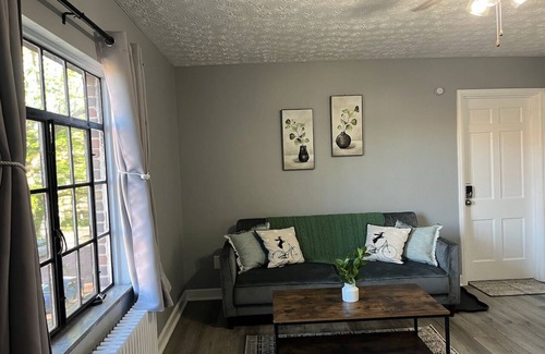 Mount Vernon Apartamento | Amazing Downtown Location! Quiet & Spacious! #C