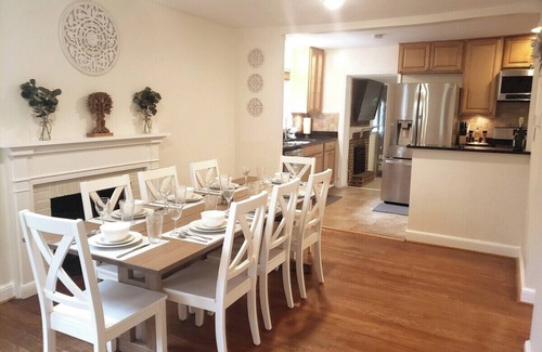 Annandale Casa | Amazing Escape - 6BD, 5BDR, Private Deck near DC