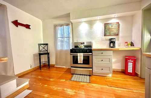 Raton Apartamento | Amazing Historic 1800s Carriage House