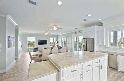 Pensacola Beach Casa | Nueva casa de lujo de 6 dormitorios / 6 baños. Duerme 22! ¡Llame a un especialista en vacaciones hoy!