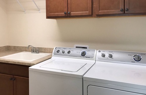 Fruitland Park Casa | Increíble casa! Bellamente decorado 3 bdrm 2 ba casa en Pine Ridge. Wi-Fi gratis