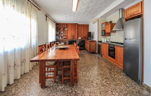 Deltebre Casa | Amazing Home In Deltebre With Kitchen
