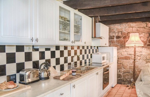 Guern Casa | Casa acogedora en Guern con cocina