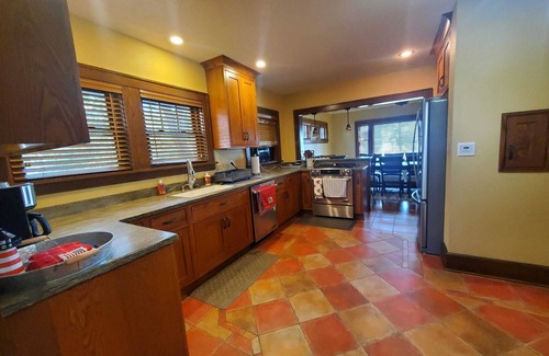 Storm Lake Casa | Amazing home near lake, parks, shopping and BVU! Perfect for summer vacation!