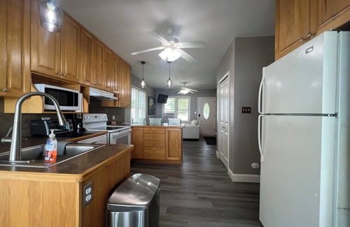 Anchorville Apartamento | Amazing Lake Front Property completely remodeled pet friendly