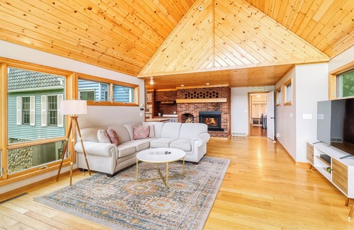 Detroit Lakes Casa | Amazing Lake Home w/Private Beach in heart of DL! Accommodates large groups.