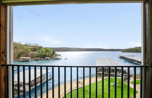 Kaiser Casa | Amazing Lake Views Within State Park - Gated Pool