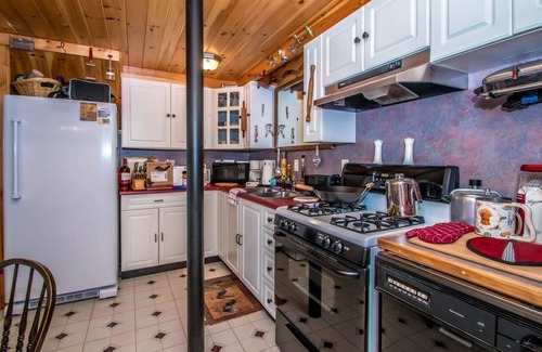 Maidstone Casa | Amazing large home located at Cricket Cove on Maidstone Lake, Vermont