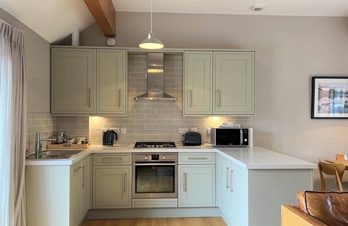 Canford Cliffs Apartamento | Amazing Location! Luxury 2 bed family apartment near Sandbanks - 400m to beach!