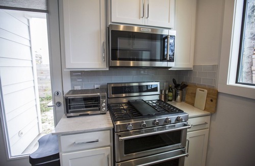 Blackshear-Prospect Hill Casa | Amazing location! Modern 2BR house in downtown E. Austin.