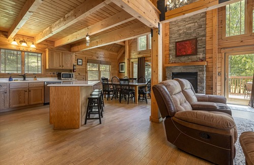 Carbondale Cabina | Amazing Log Home near Wineries, Fishing and Hiking