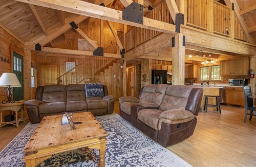 Carbondale Cabina | Amazing Log Home near Wineries, Fishing and Hiking
