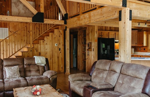 Carbondale Cabina | Amazing Log Home near Wineries, Fishing and Hiking