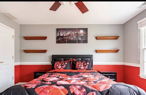 Medford Casa | ⭐️ Amazing Mansion Retreat Available for You⭐️