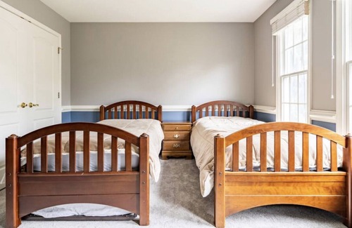 Medford Casa | ⭐️ Amazing Mansion Retreat Available for You⭐️