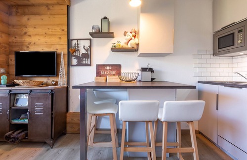 Reberty Apartamento | Estudio-Baño privado con ducha-Vista a la Montana- -NECOU 306
