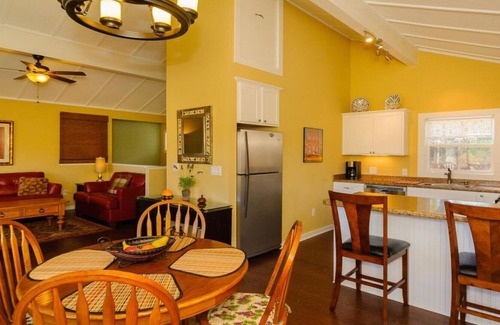 Weaverville Cabaña | Hermosa nueva cabaña amigable para mascotas con vistas!