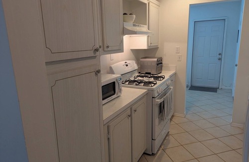St. Petersburg - Clearwater Apartamento | Amazing move in ready condo just 10 minutes from the beach. 65 plus community.