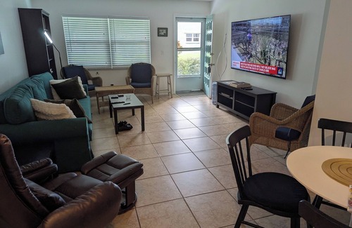 St. Petersburg - Clearwater Apartamento | Amazing move in ready condo just 10 minutes from the beach. 65 plus community.