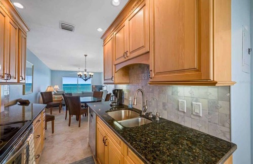Madeira Beach Apartamento | Amazing Ocean View, Pool @ Mad. Beach- John's Pass