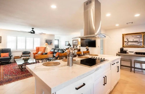 Rancho Oakey Casa | Amazing Pool, Spa, and Outdoor Entertainment Center